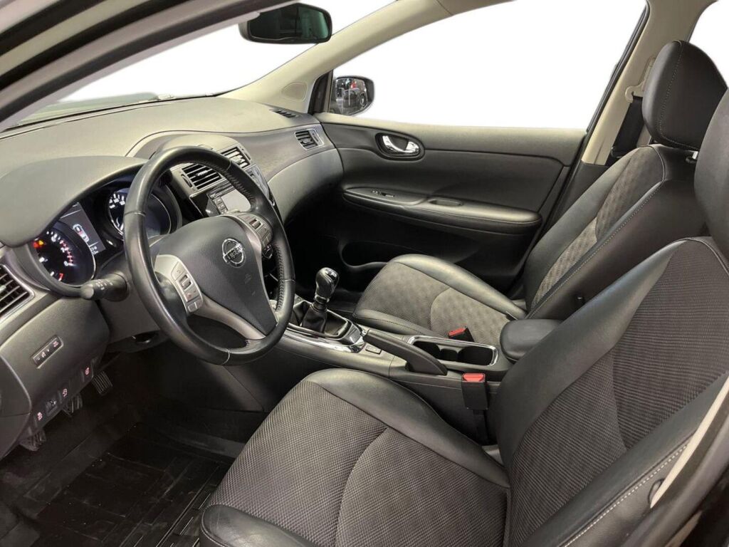 Nissan Pulsar 2016 Musta