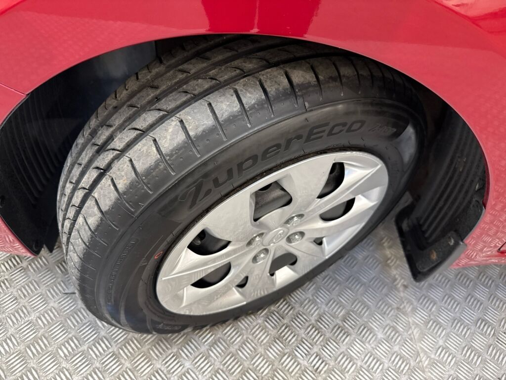 Hyundai i20 5d 2016 Punainen