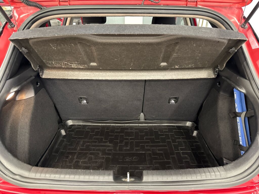 Hyundai i20 5d 2016 Punainen