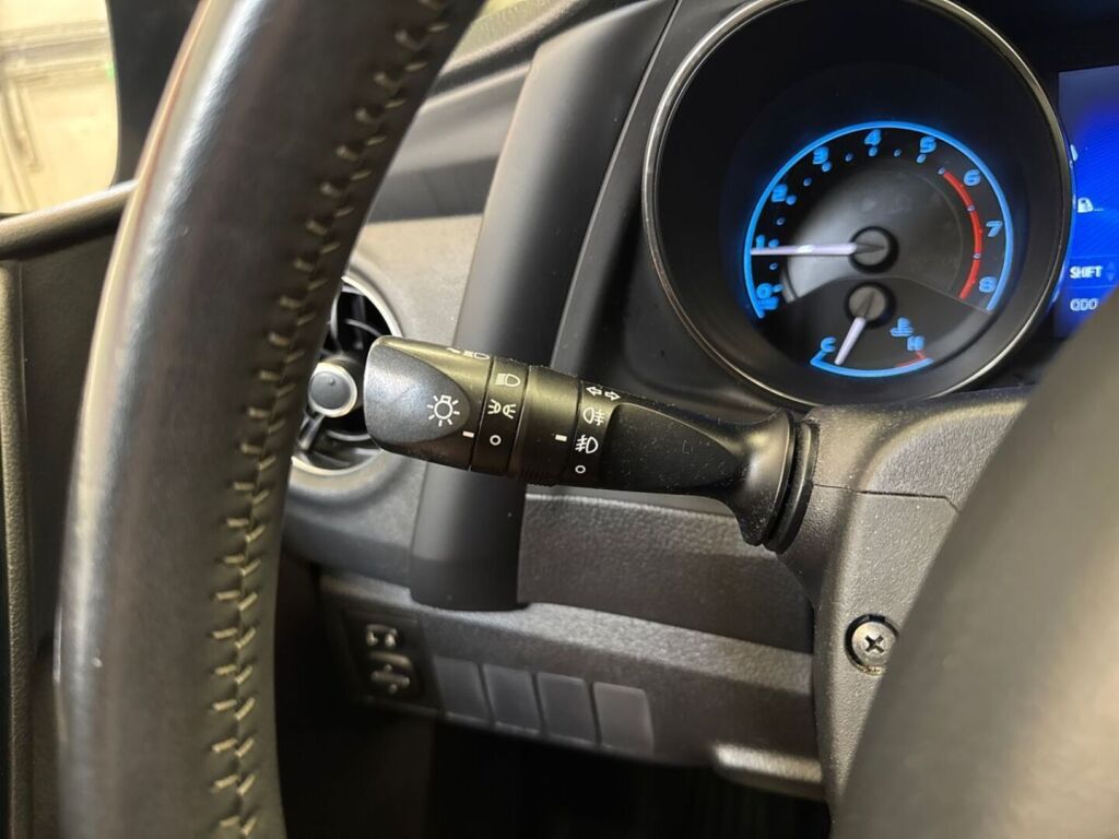 Toyota Auris 2016 Harmaa