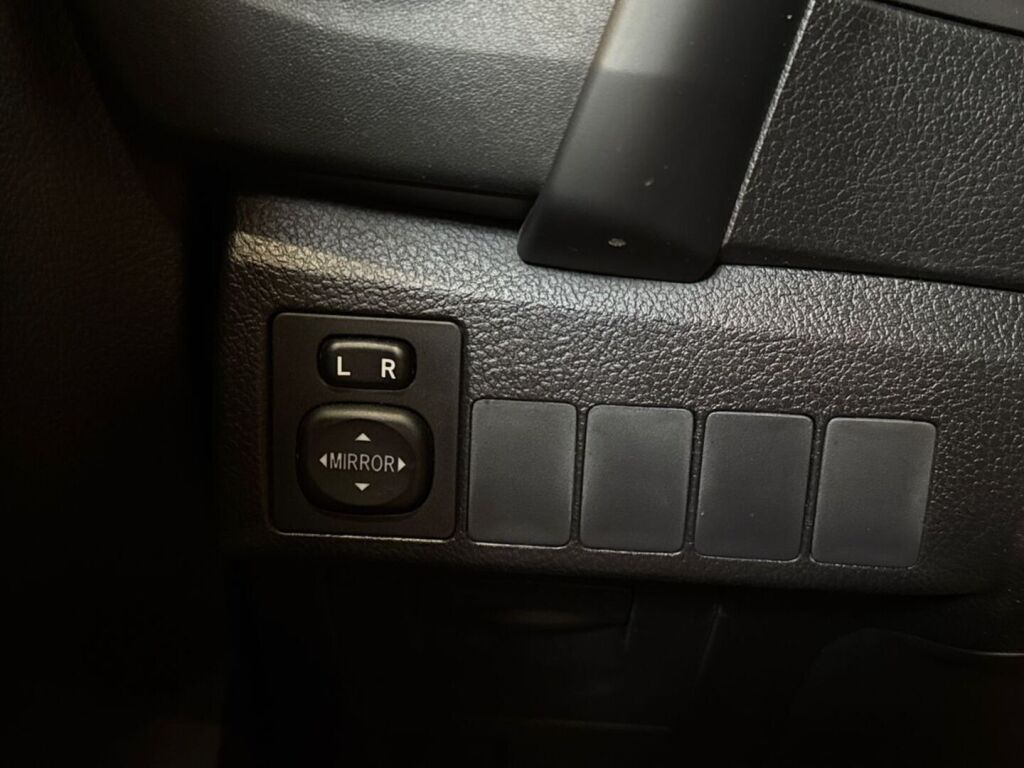 Toyota Auris 2016 Harmaa