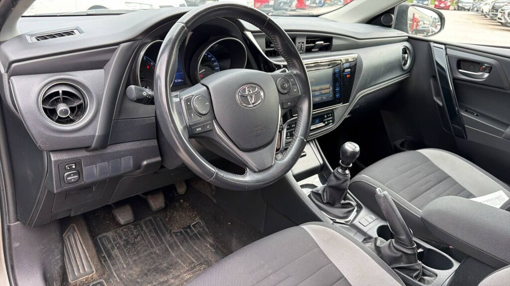 Toyota Auris 2016 Harmaa