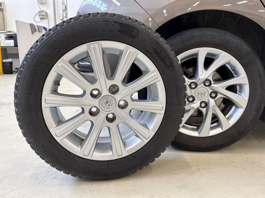 Toyota Auris 2016 Harmaa