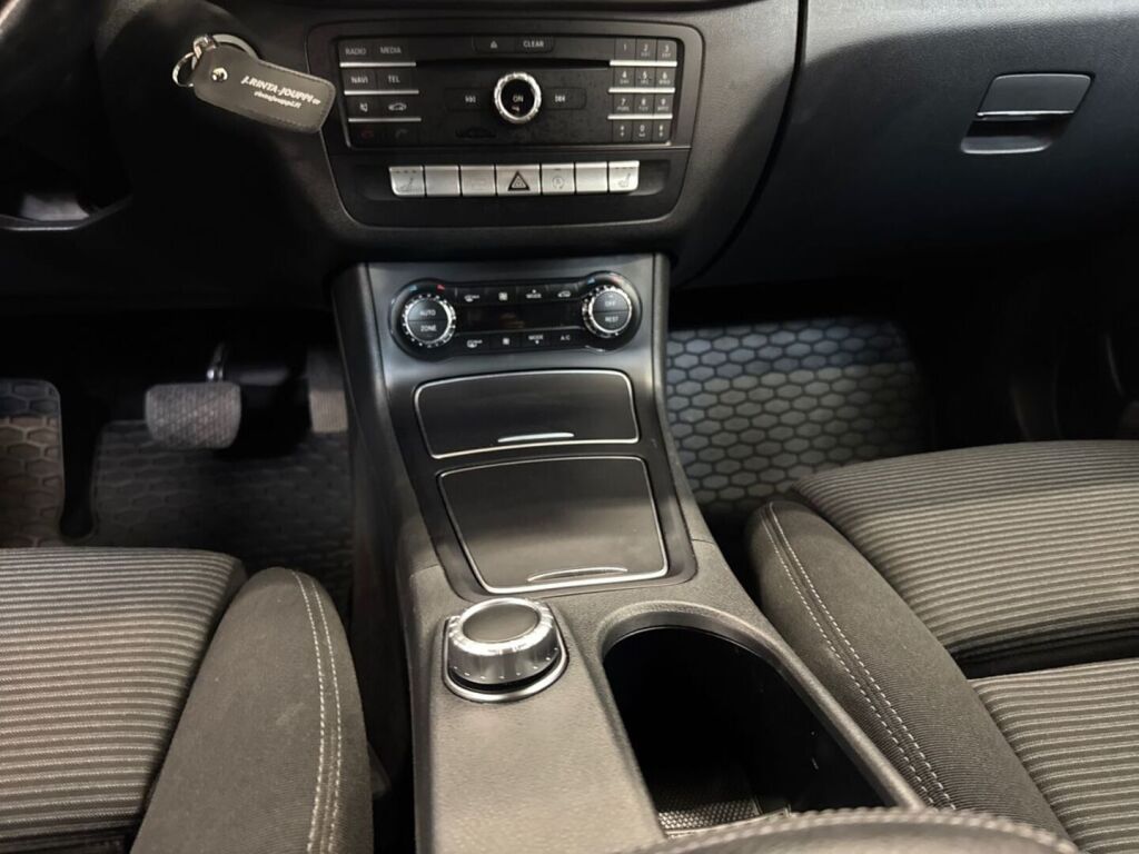 Mercedes-Benz B 2016 Punainen