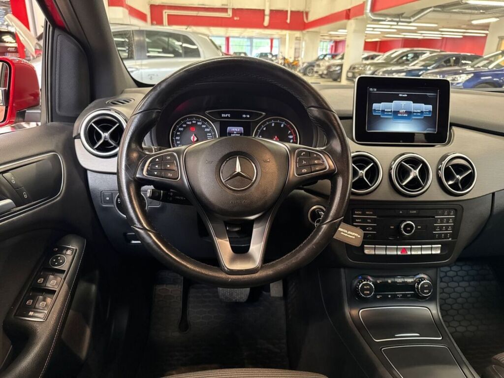 Mercedes-Benz B 2016 Punainen