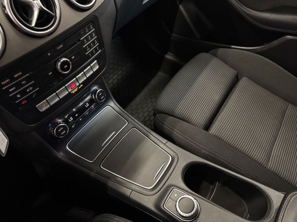 Mercedes-Benz B 2016 Punainen