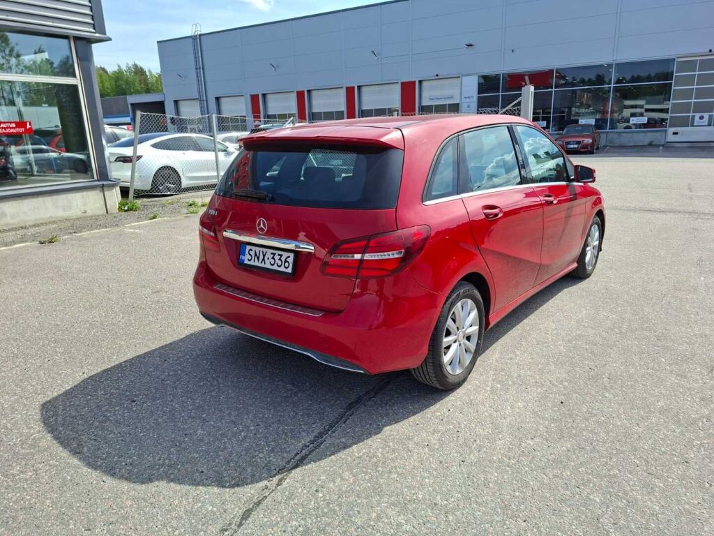 Mercedes-Benz B 2016 Punainen