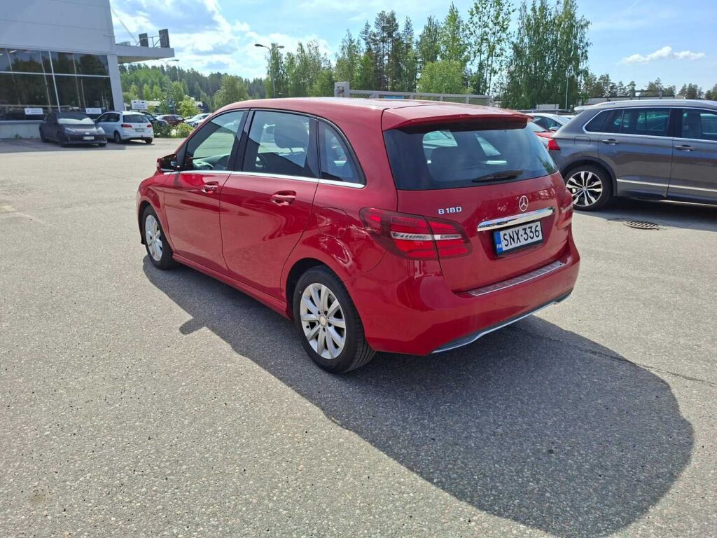 Mercedes-Benz B 2016 Punainen
