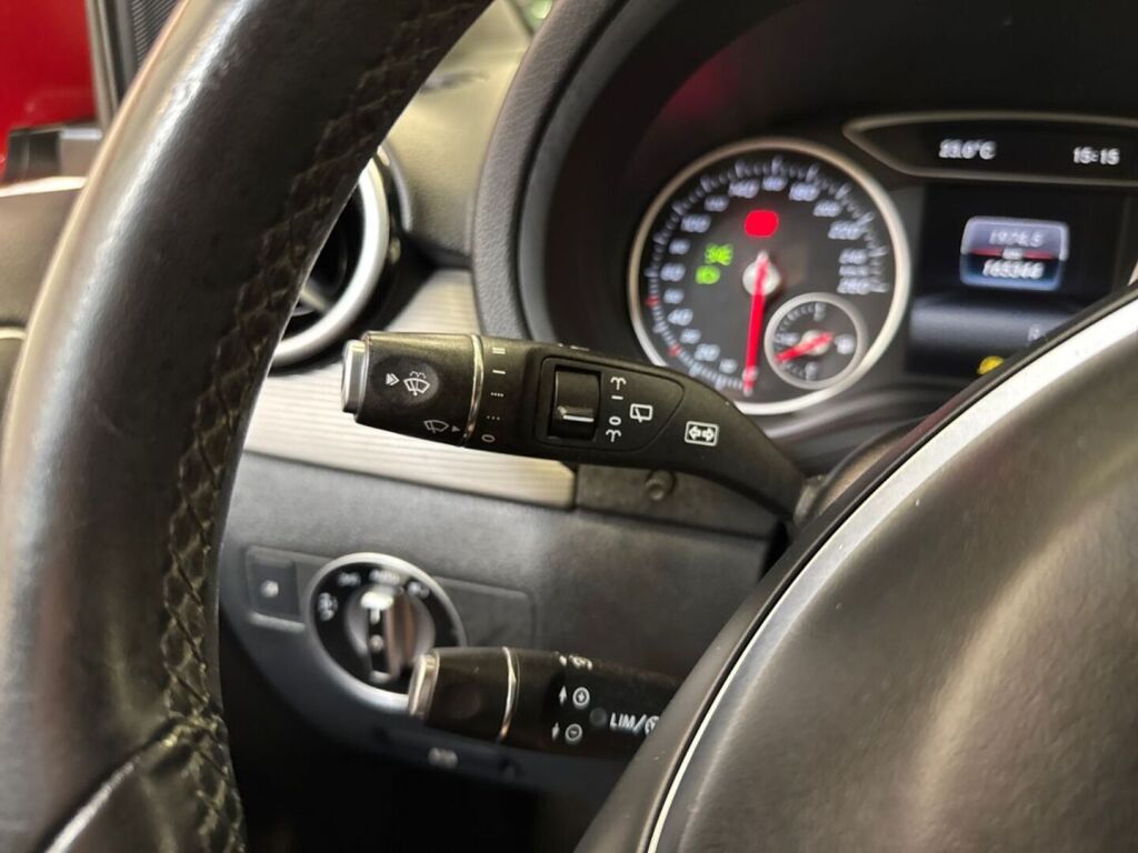 Mercedes-Benz B 2016 Punainen