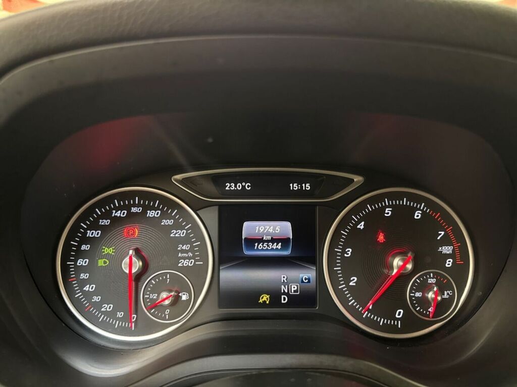 Mercedes-Benz B 2016 Punainen