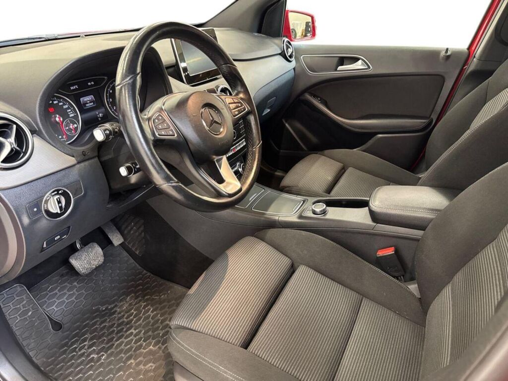 Mercedes-Benz B 2016 Punainen