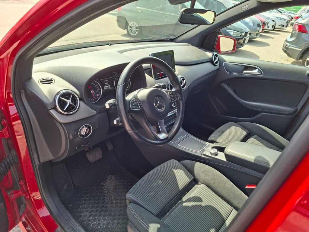 Mercedes-Benz B 2016 Punainen