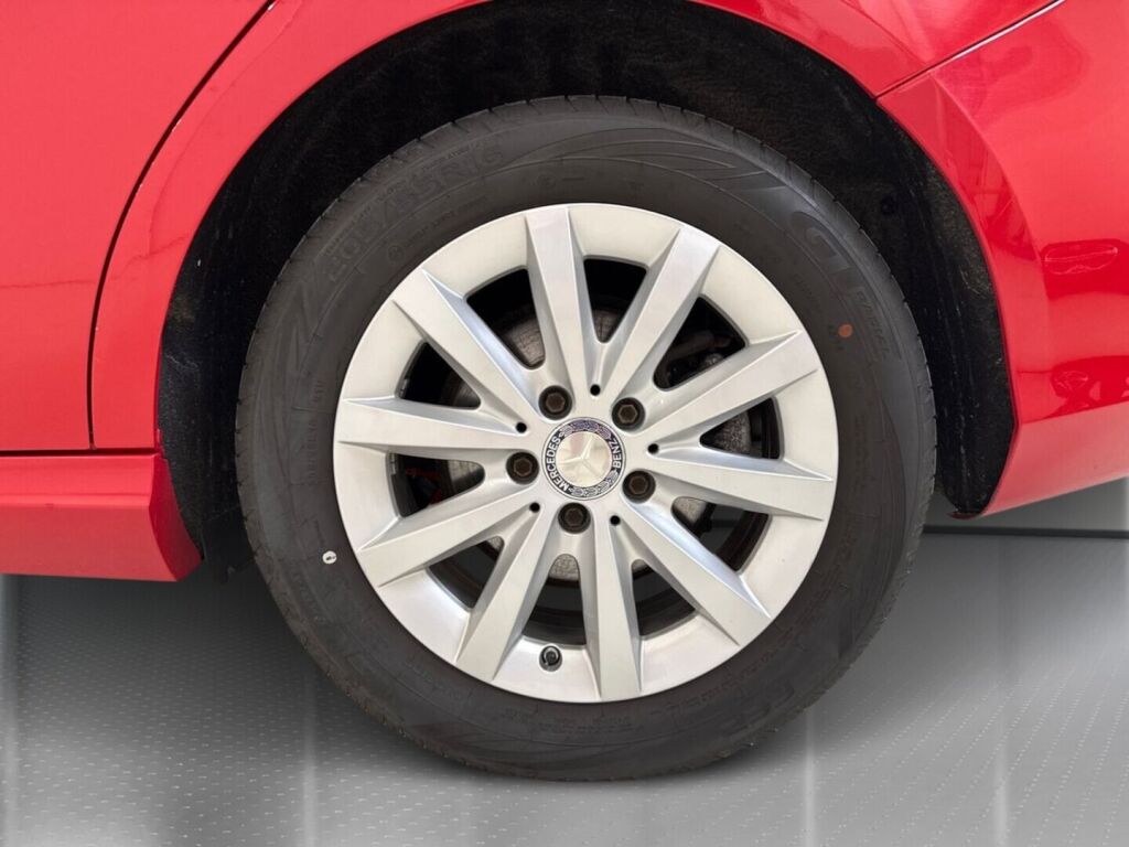Mercedes-Benz B 2016 Punainen