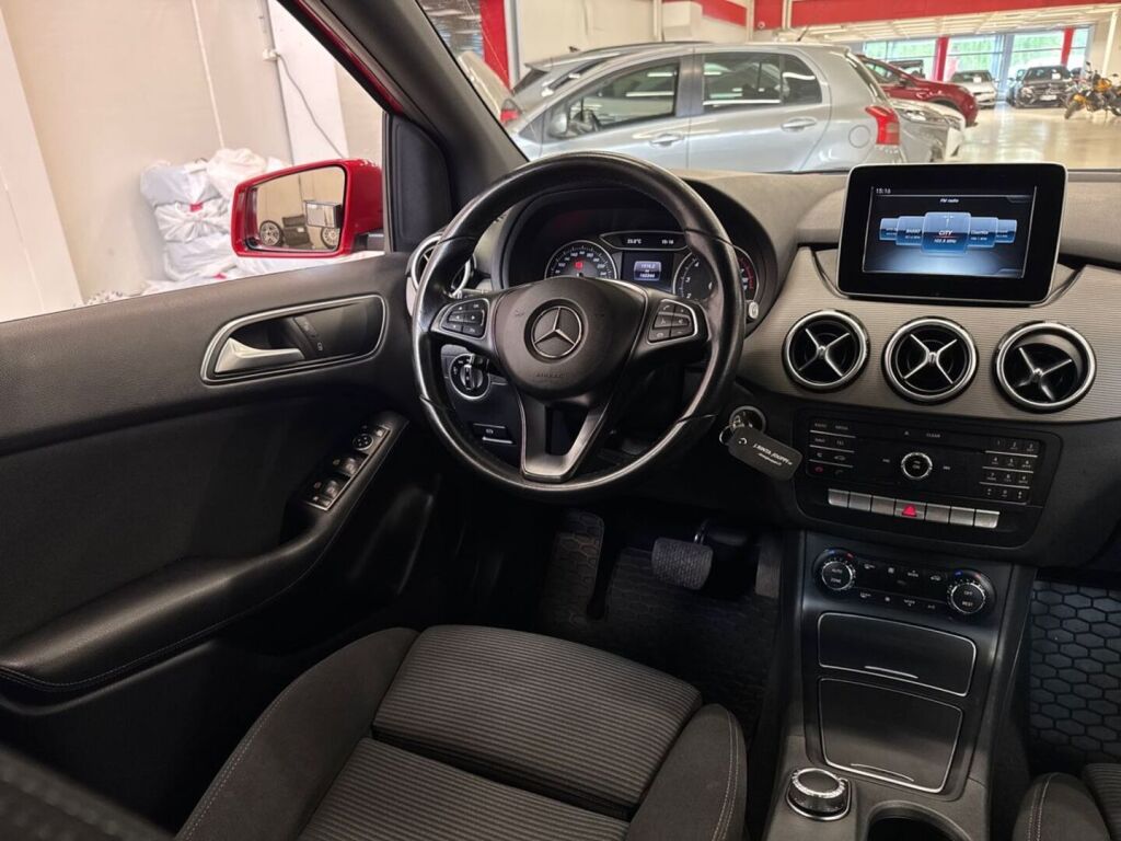 Mercedes-Benz B 2016 Punainen