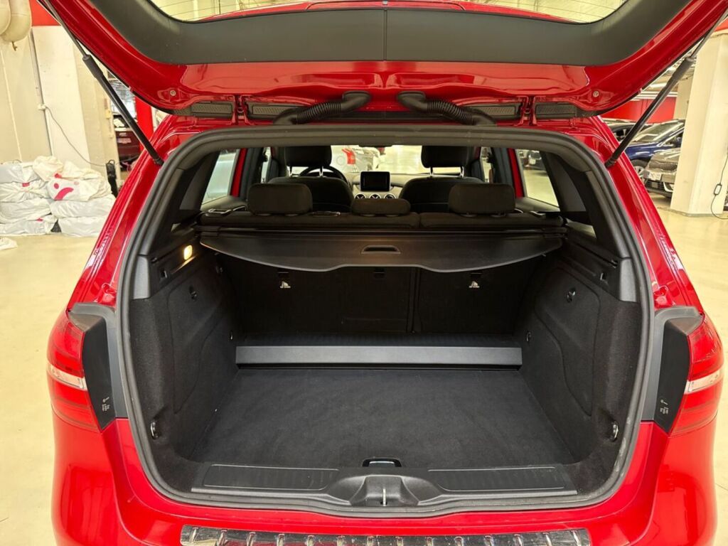 Mercedes-Benz B 2016 Punainen