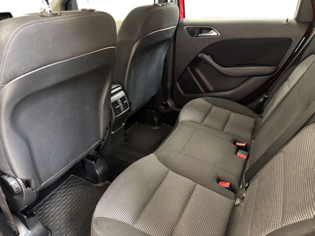 Mercedes-Benz B 2016 Punainen