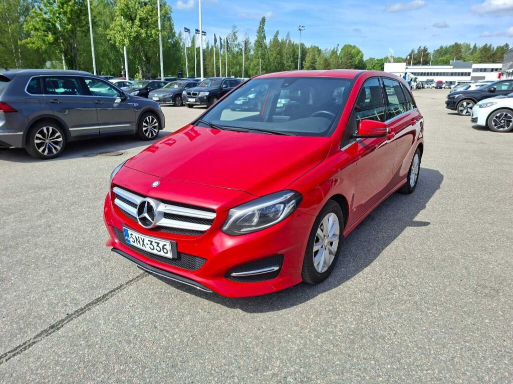 Mercedes-Benz B 2016 Punainen