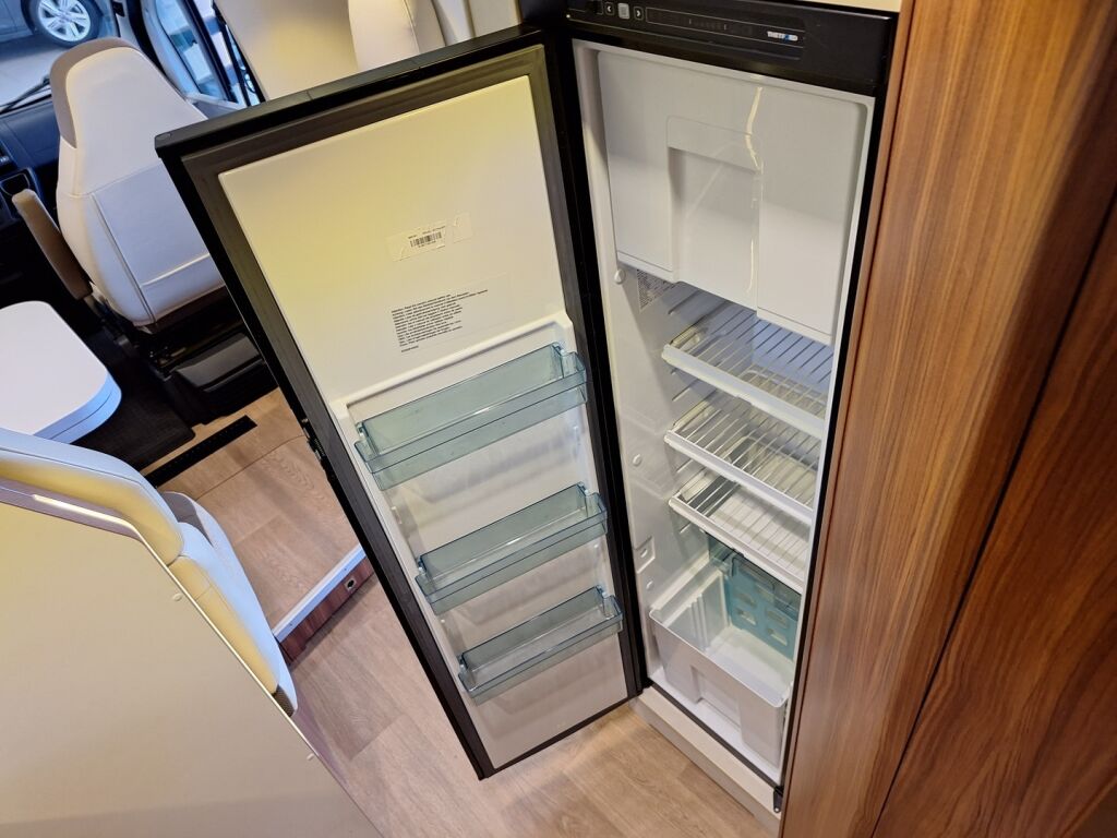 Adria Coral 670 SL Plus 2016 Valkoinen