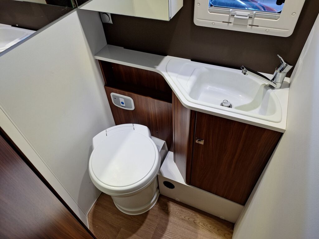 Adria Coral 670 SL Plus 2016 Valkoinen