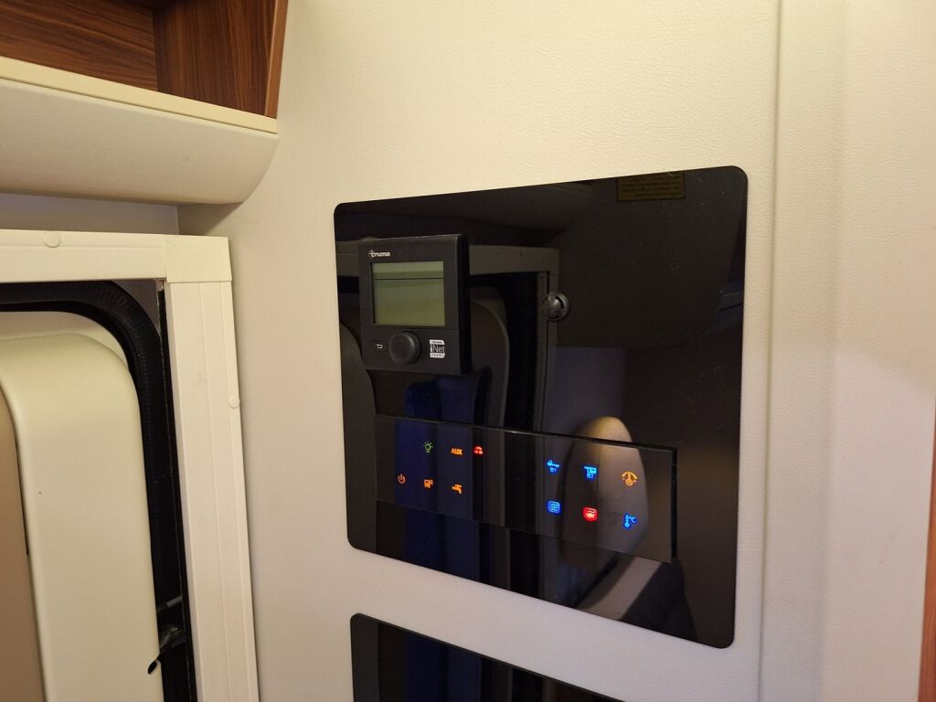 Adria Coral 670 SL Plus 2016 Valkoinen