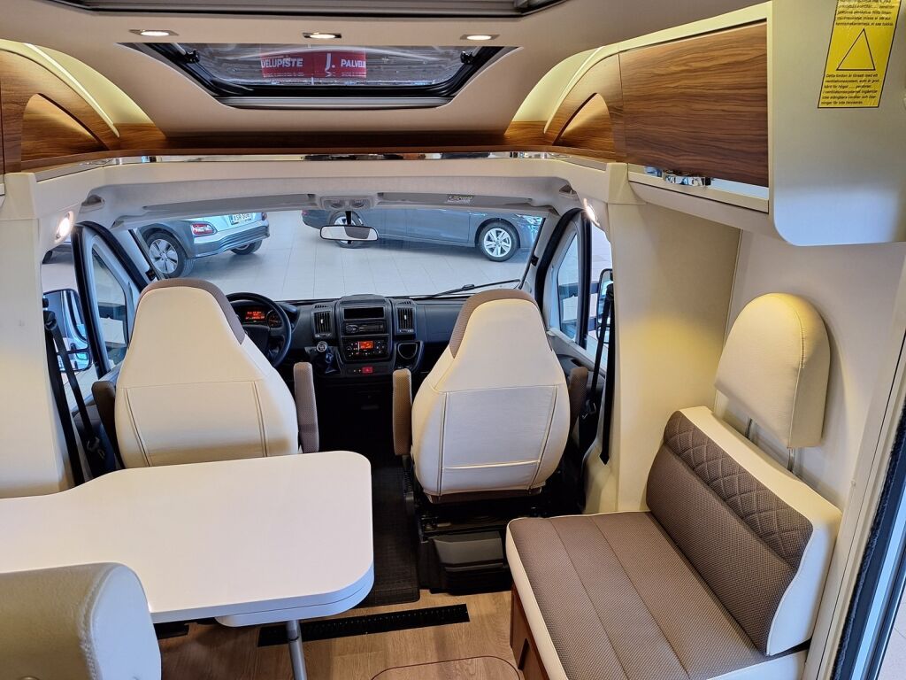 Adria Coral 670 SL Plus 2016 Valkoinen