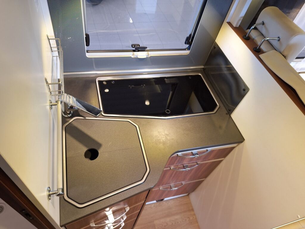 Adria Coral 670 SL Plus 2016 Valkoinen