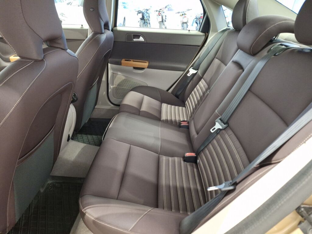 Volvo S40 2007 Ruskea (beige)