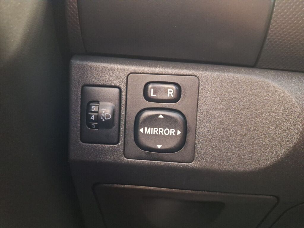 Toyota Yaris 2010 Musta