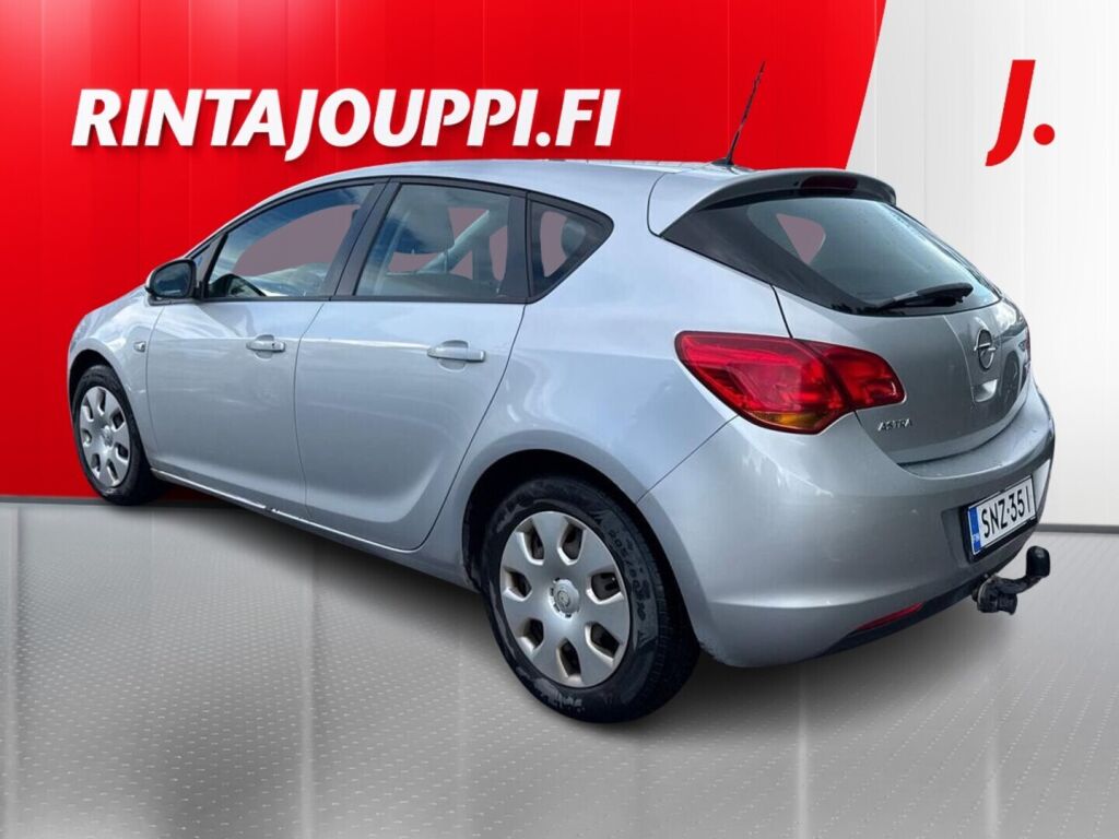 Opel Astra 2010 Hopea