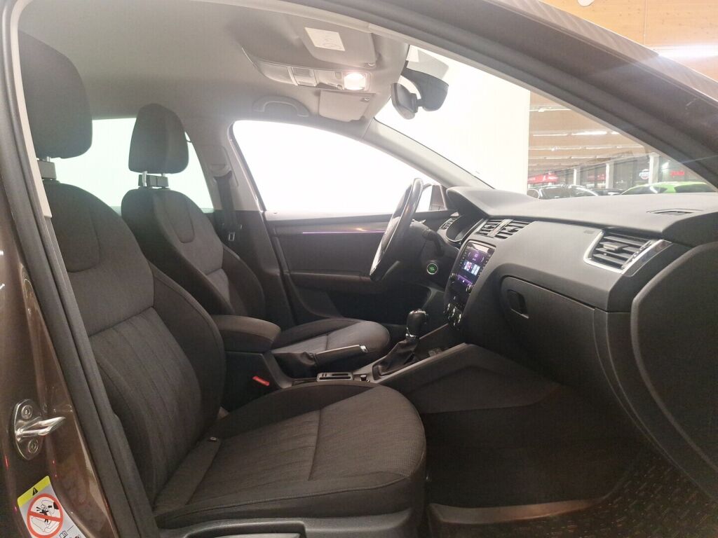 Skoda Octavia 2018 Ruskea (beige)