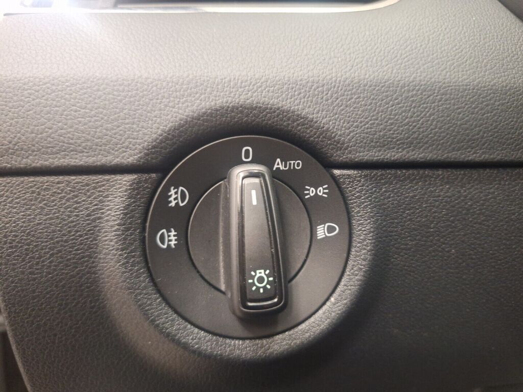 Skoda Octavia 2018 Ruskea (beige)