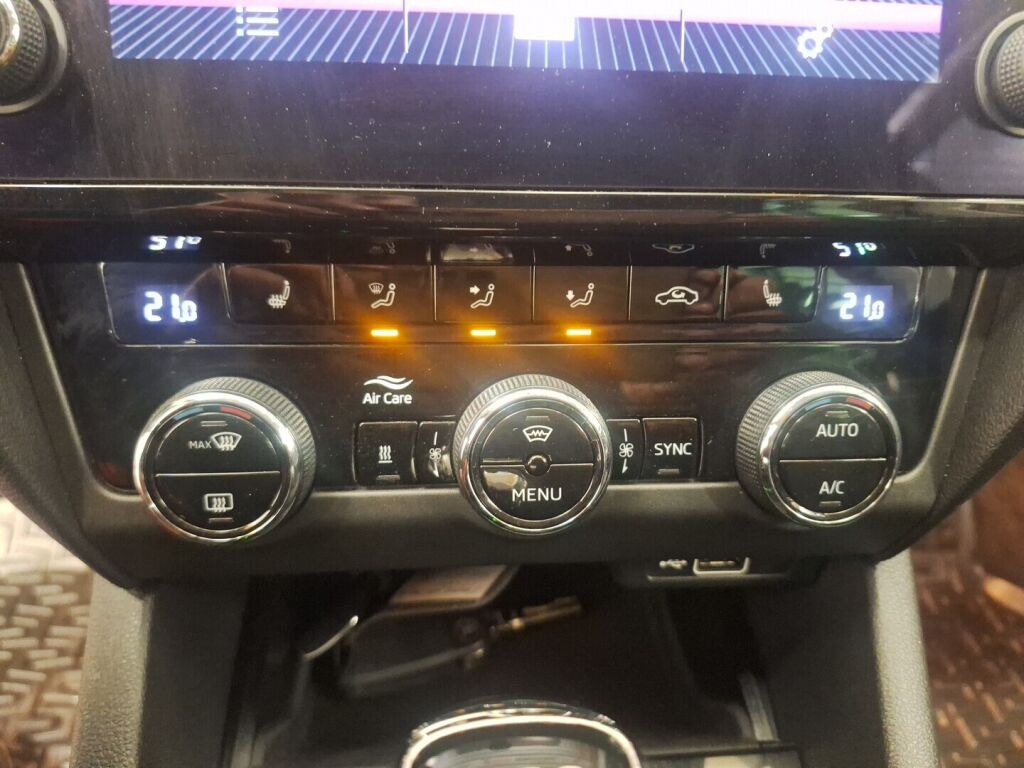 Skoda Octavia 2018 Ruskea (beige)