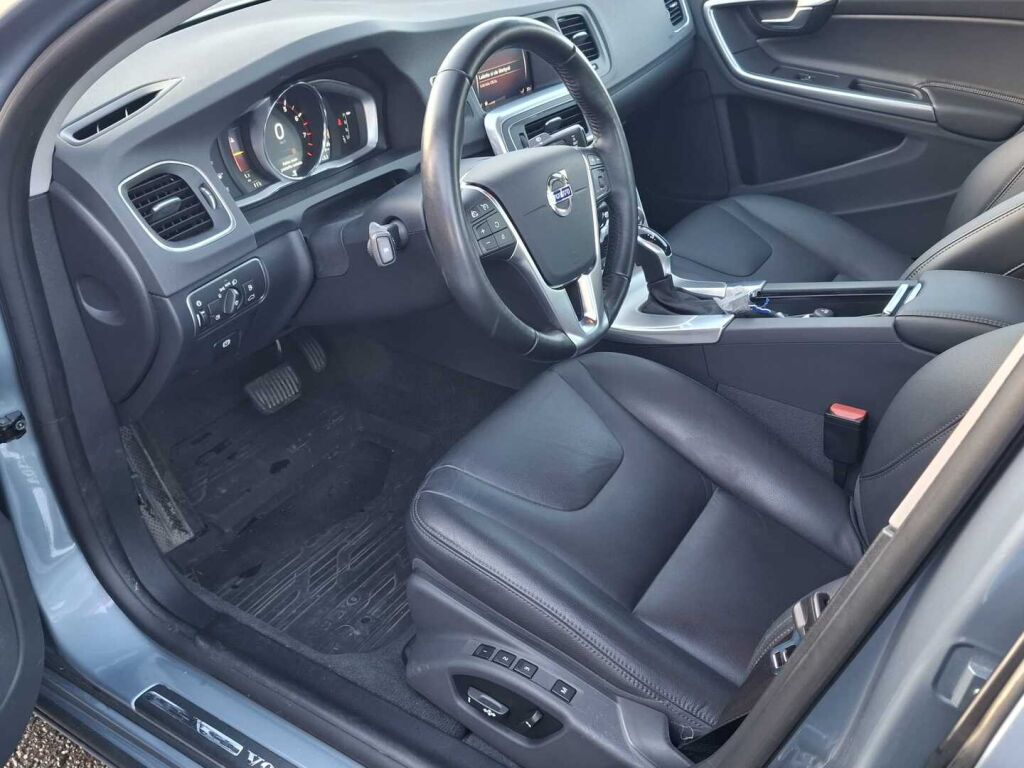 Volvo S60 2018 Sininen