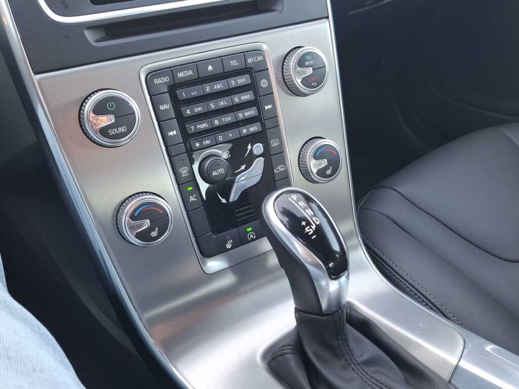Volvo S60 2018 Sininen