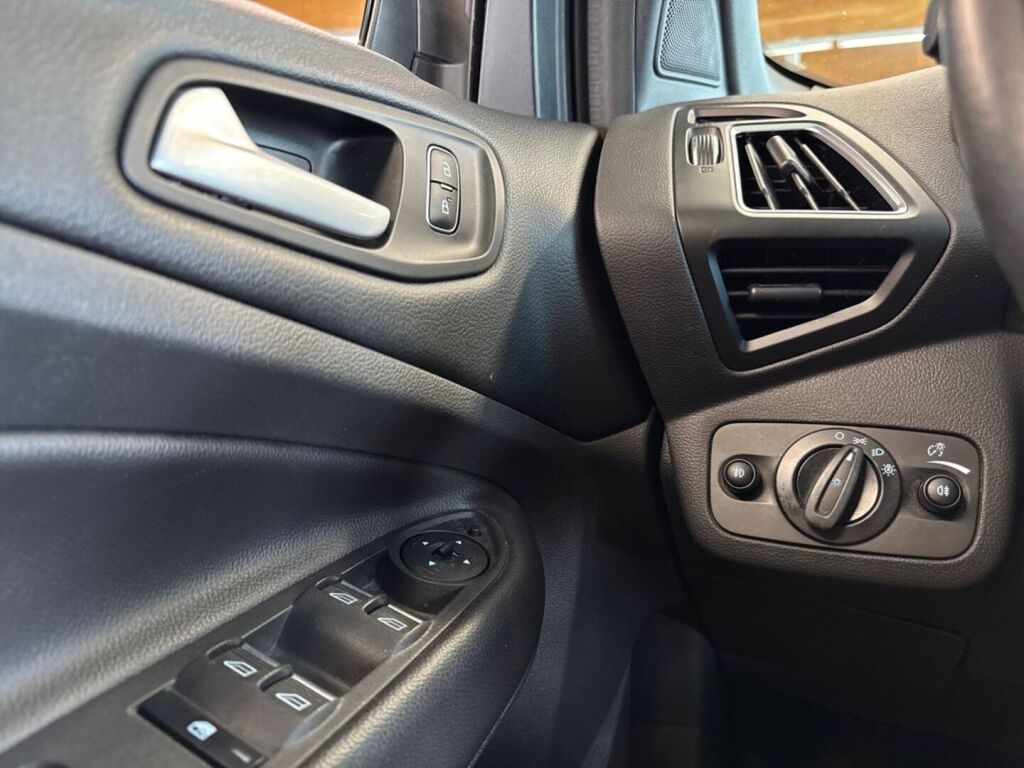 Ford Kuga 2019 Harmaa