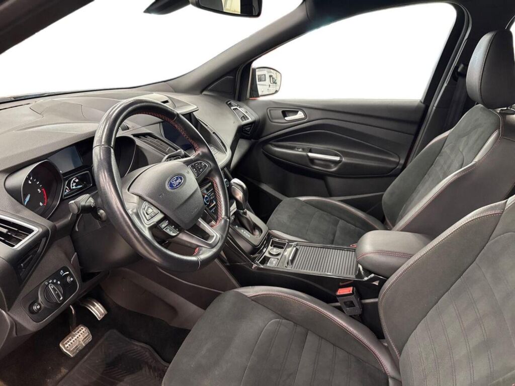 Ford Kuga 2018 Punainen