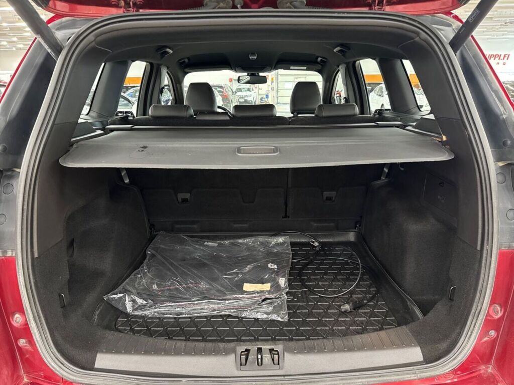 Ford Kuga 2018 Punainen