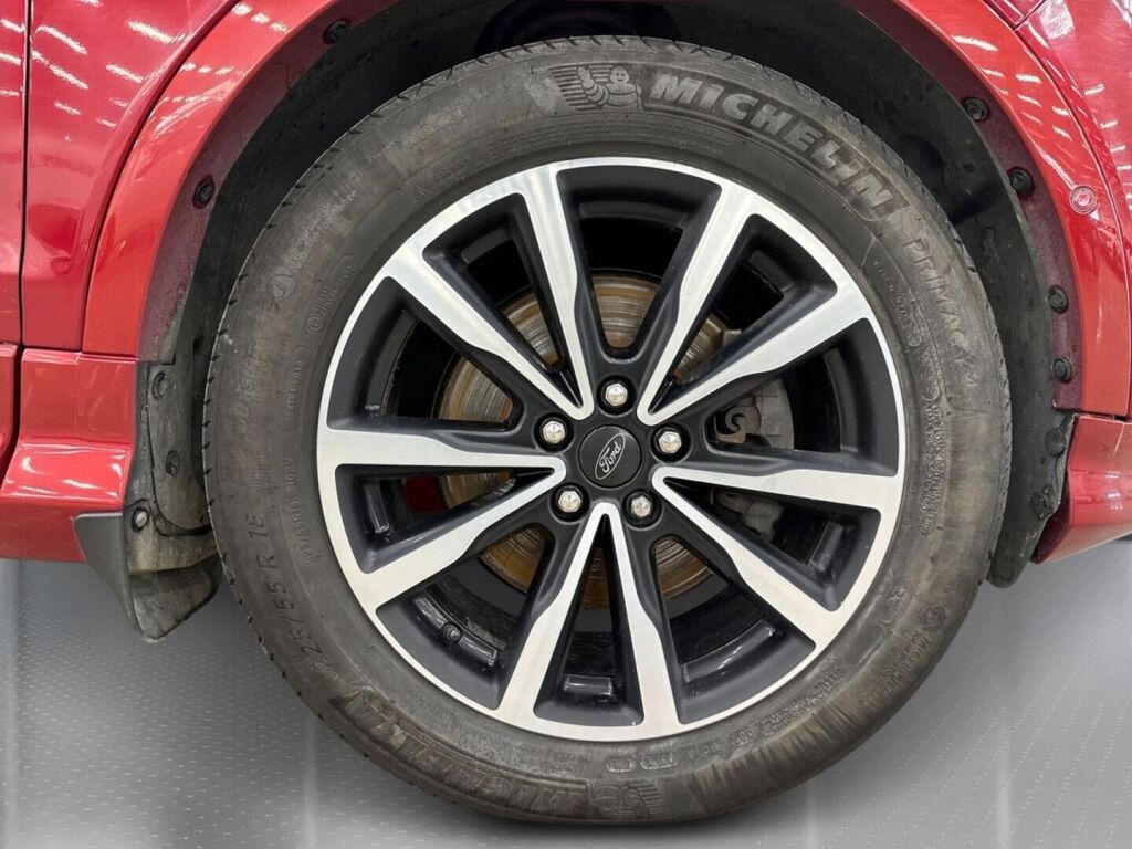 Ford Kuga 2018 Punainen