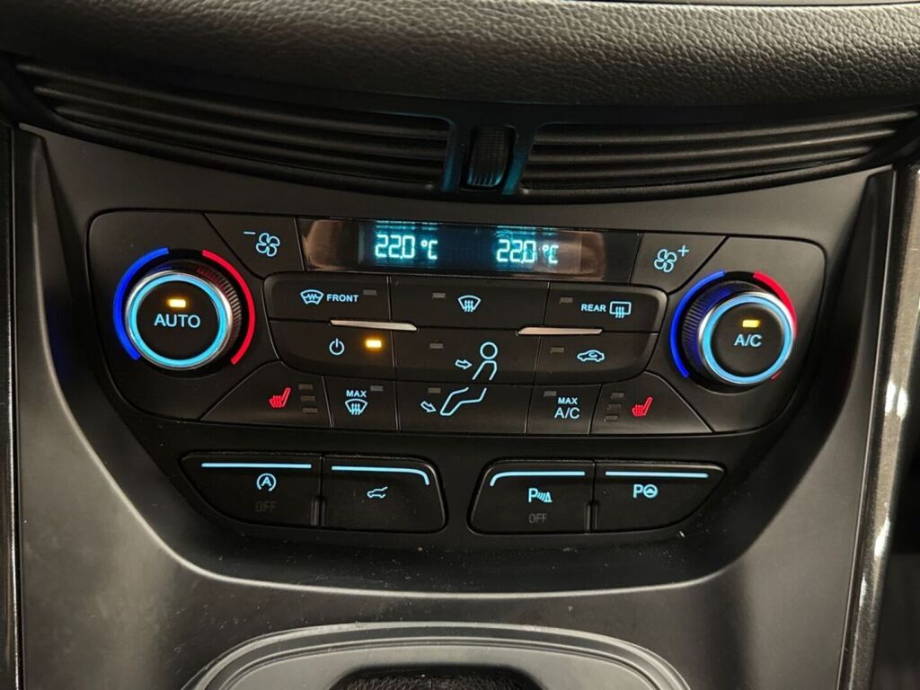 Ford Kuga 2018 Punainen