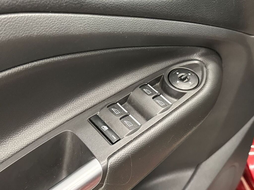 Ford Kuga 2018 Punainen