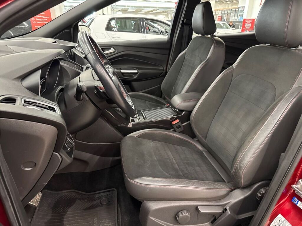 Ford Kuga 2018 Punainen