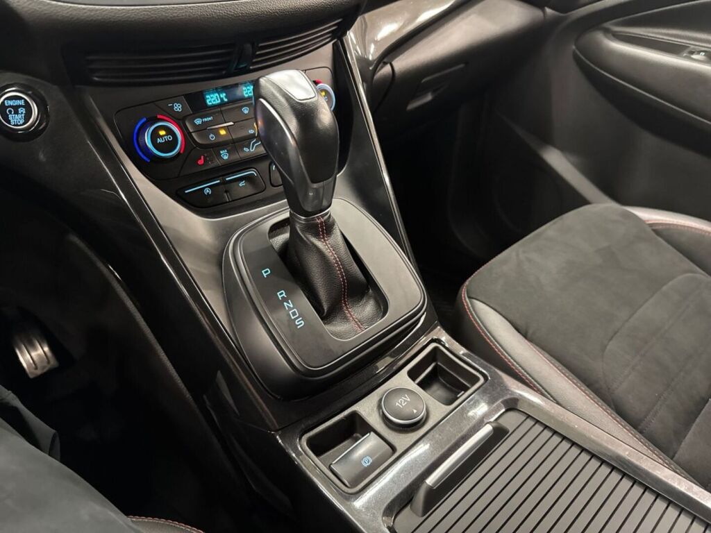Ford Kuga 2018 Punainen