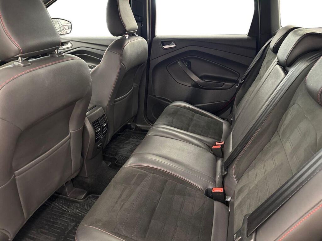 Ford Kuga 2018 Punainen