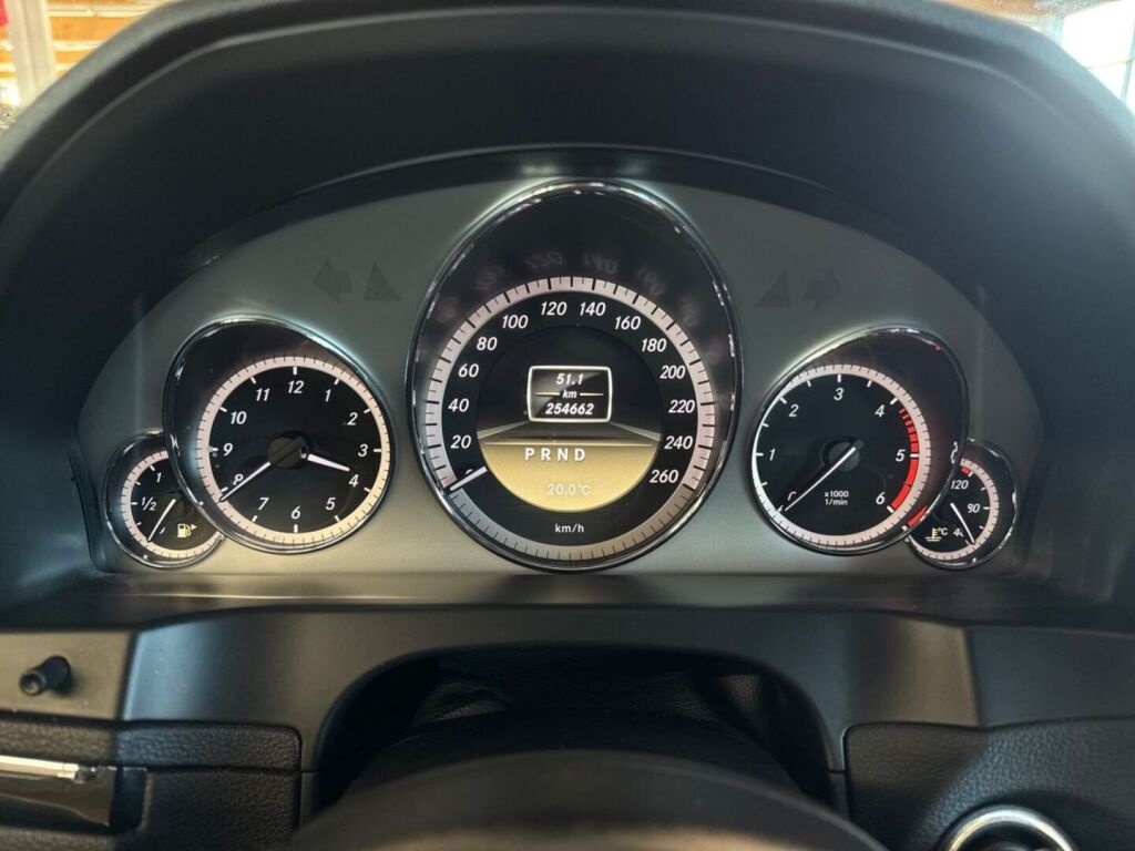 Mercedes-Benz E 2012 Harmaa