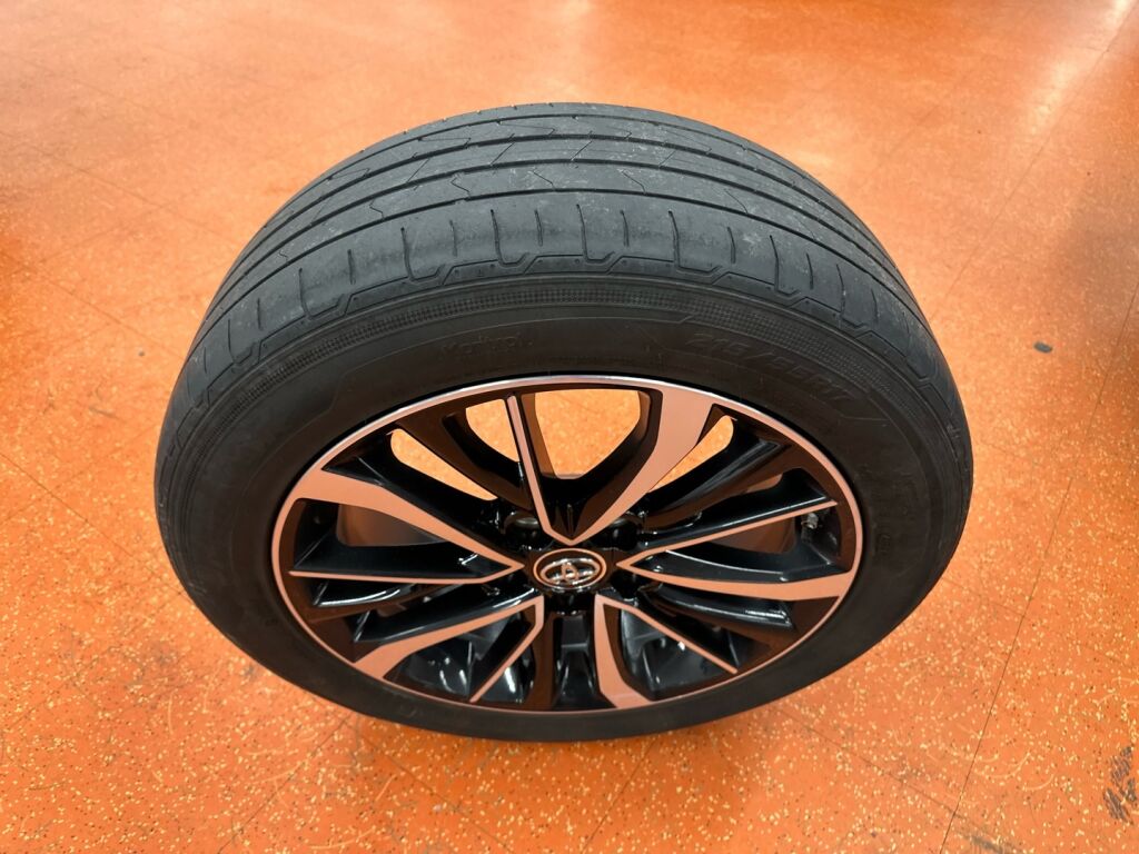 Toyota Avensis 2018 Punainen