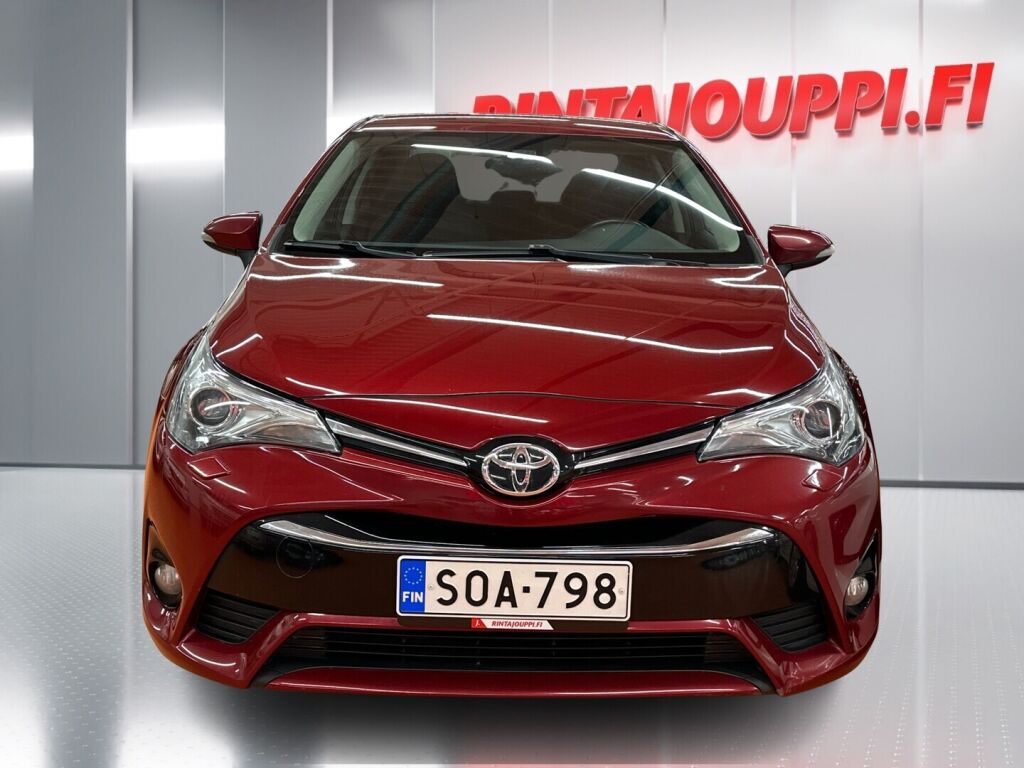 Toyota Avensis 2018 Punainen