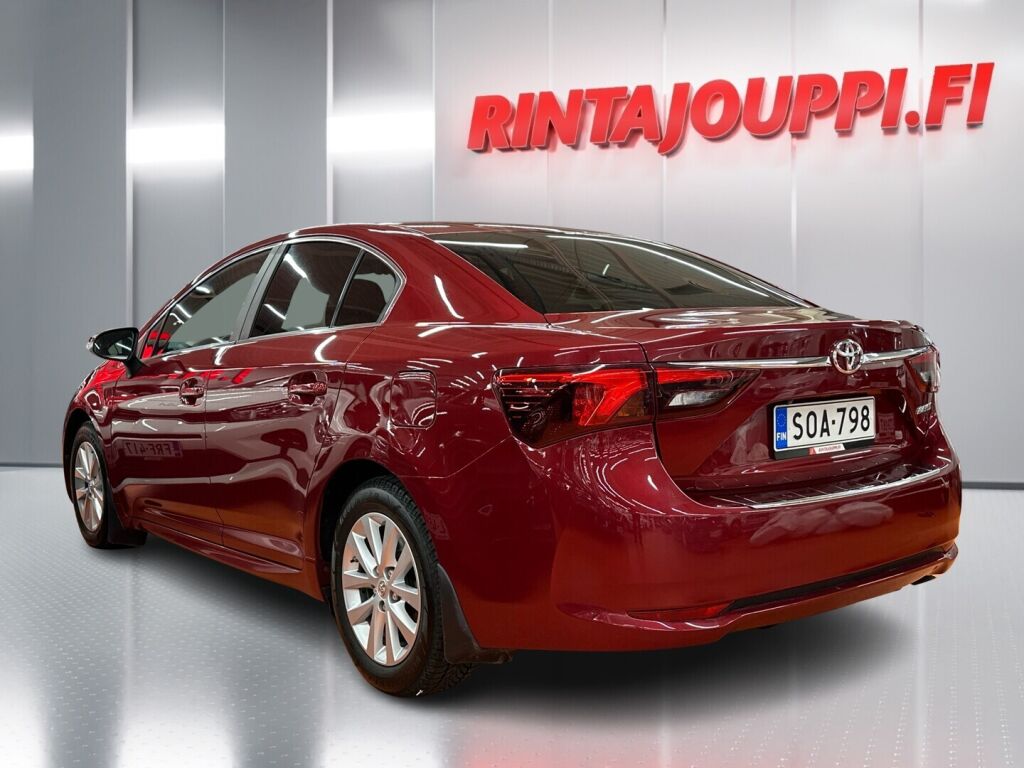 Toyota Avensis 2018 Punainen