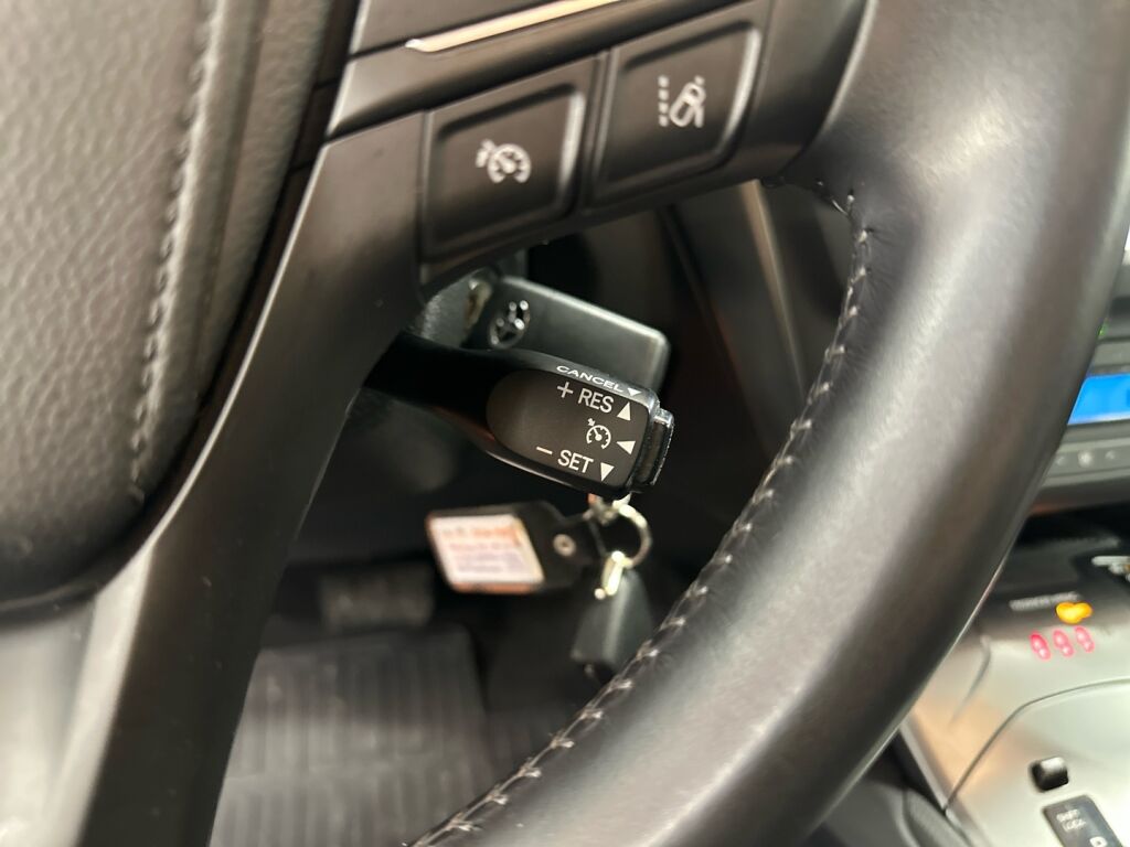 Toyota Avensis 2018 Punainen