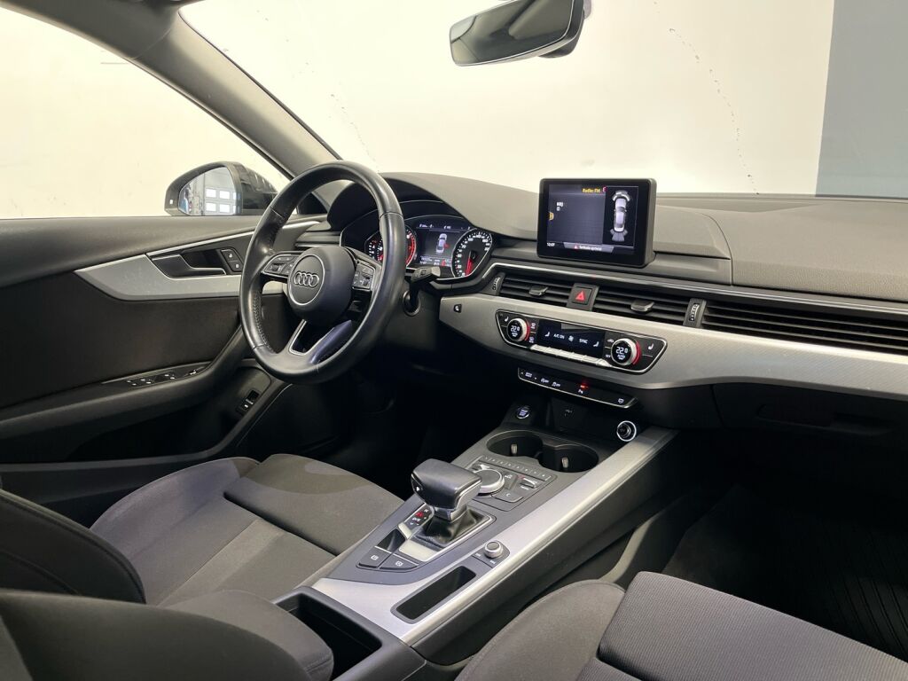 Audi A4 2018 Musta