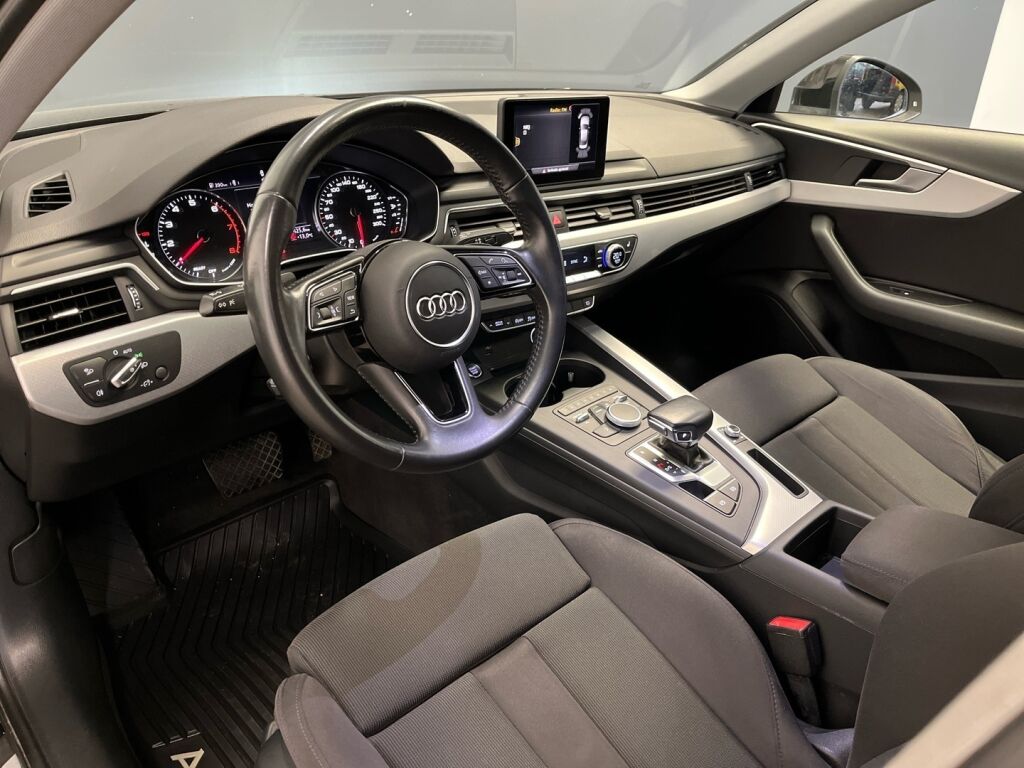 Audi A4 2018 Musta
